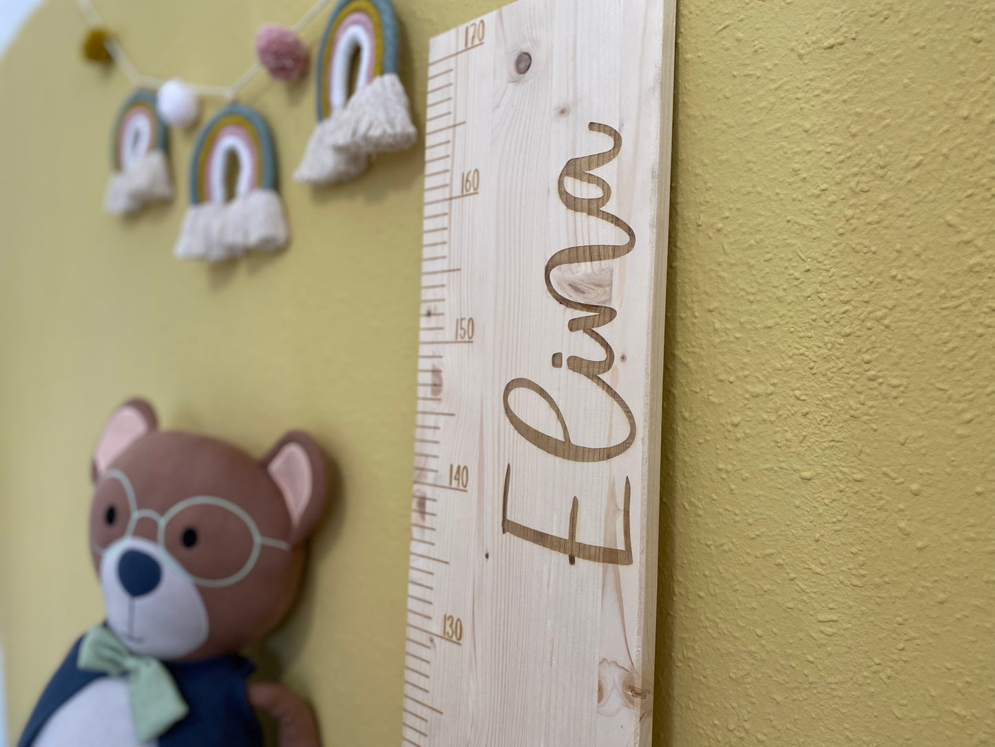 Handbemalte, Gravierte & Personalisierte Messlatte für Kinder aus Holz