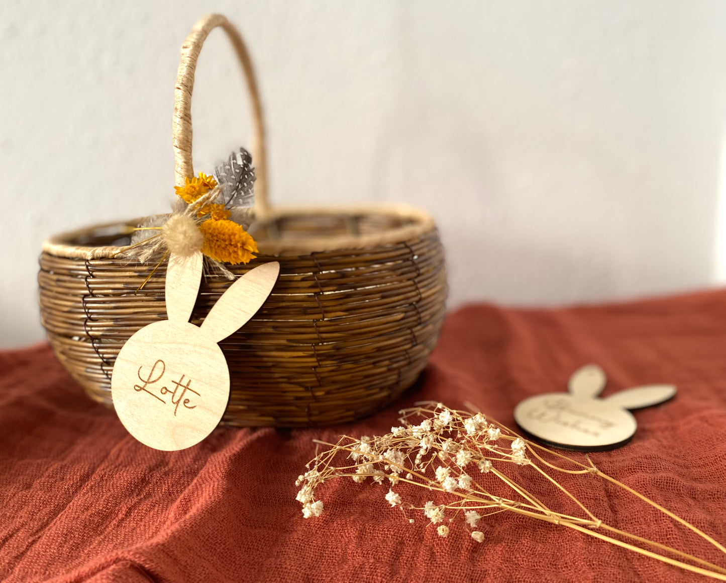 Osterkörbchen mit personalisiertem Anhänger& Trockenblumen